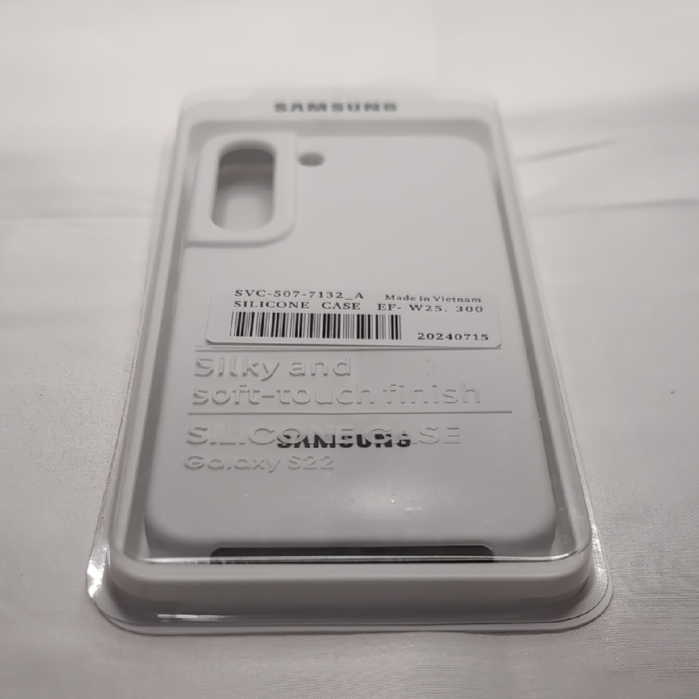 Samsung Galaxy S22 Soft-Touch Silicone Case - White